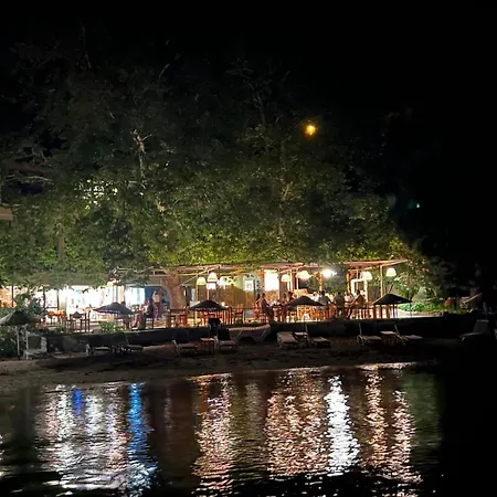 Denizevi Karvunyi 酒店